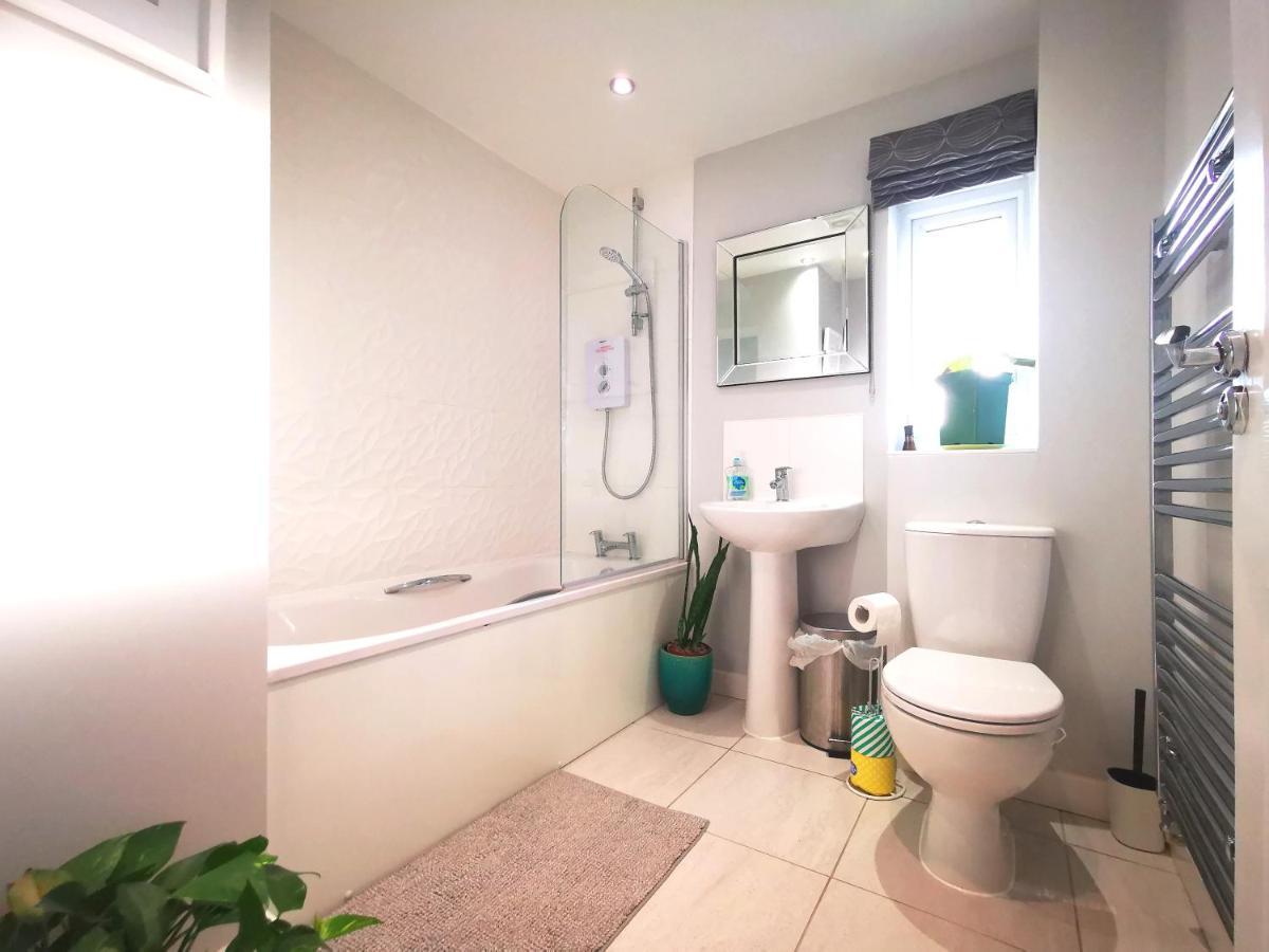 The Lawnswood - Central Manchester Holiday Home With Free Parking Exterior foto