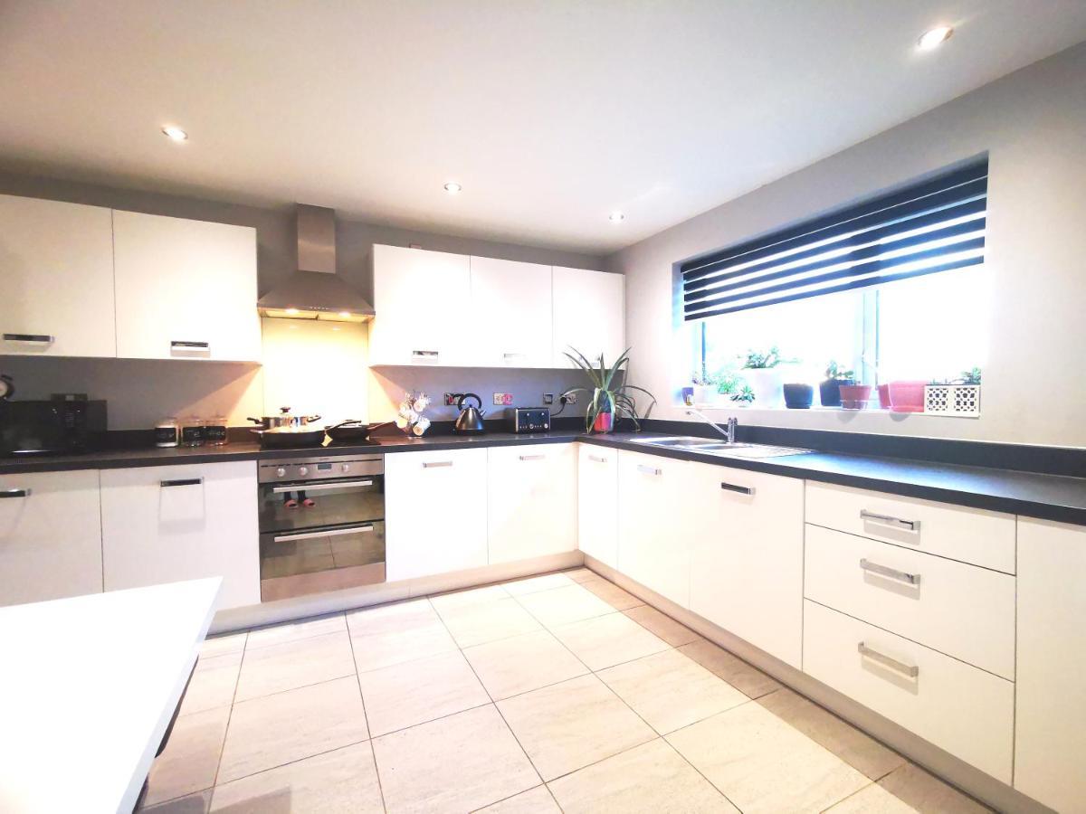 The Lawnswood - Central Manchester Holiday Home With Free Parking Exterior foto