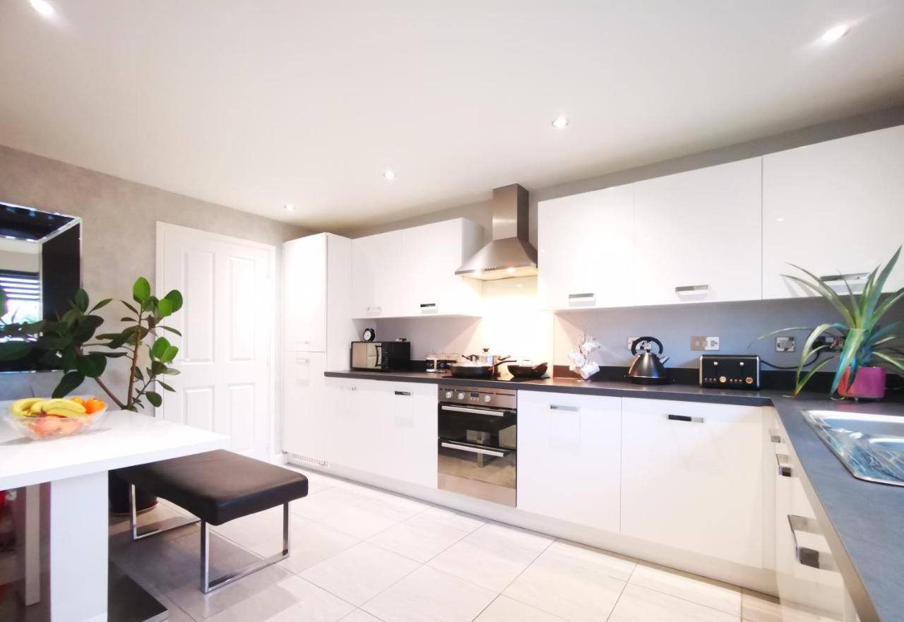 The Lawnswood - Central Manchester Holiday Home With Free Parking Exterior foto